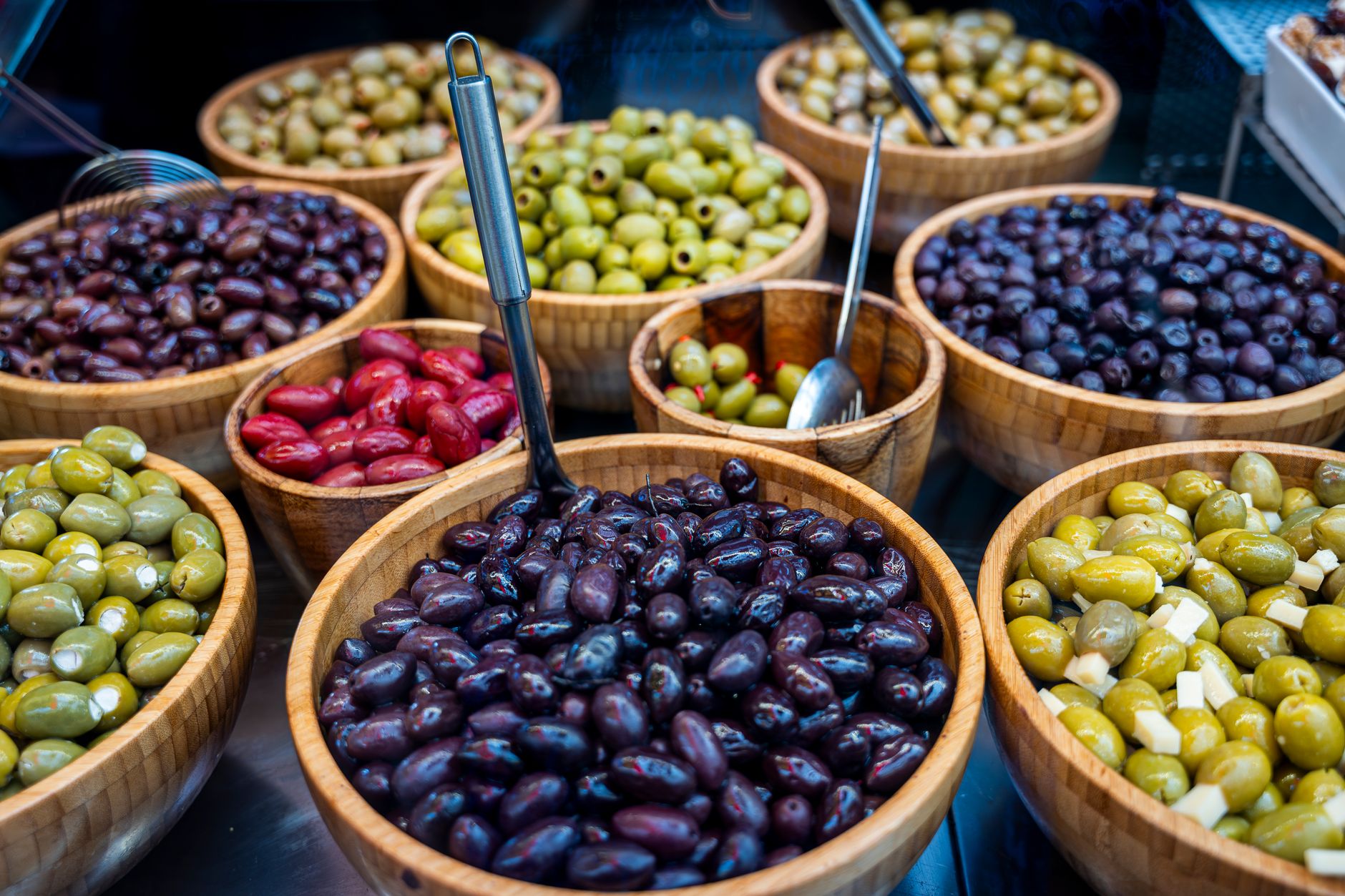 Green and Black Olives: The Difference